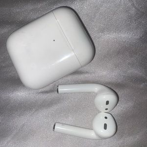 Apple Air Pods W/ Charging Case